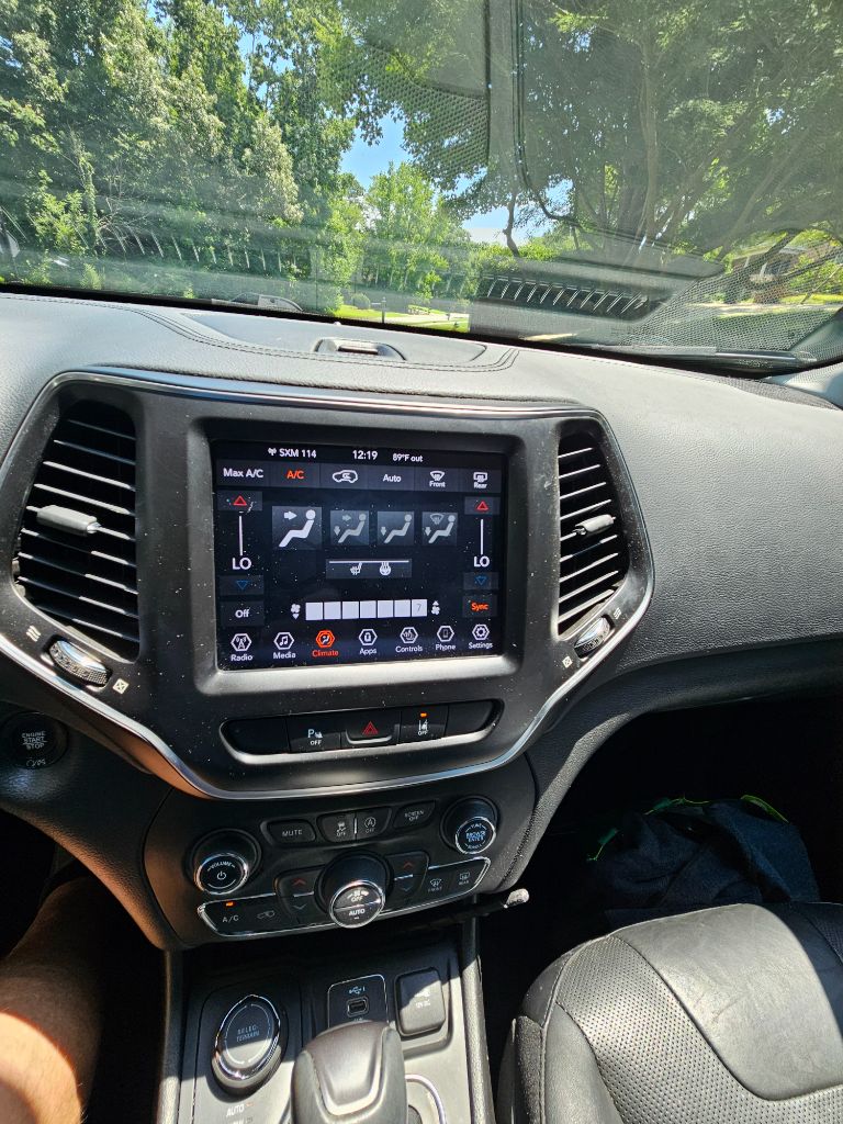 2021 Jeep Cherokee Latitude Lux - Photo 20