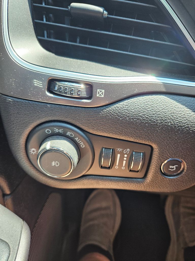 2021 Jeep Cherokee Latitude Lux - Photo 22